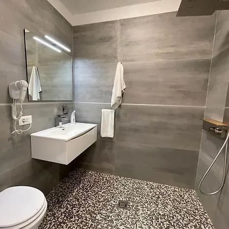 Baja Moderno Trilocale Vicino Al Mare ビビオーネ