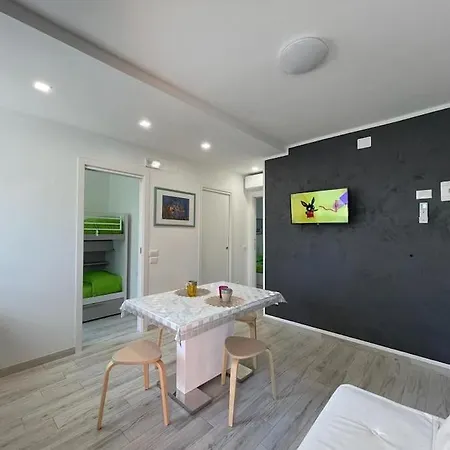 Baja Moderno Trilocale Vicino Al Mare Μπιμπιόνε